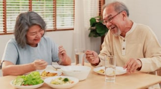 Chế độ ăn uống lành mạnh cho người cao tuổi trong mùa nắng nóng