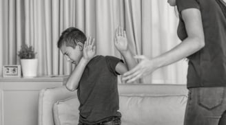 Con trẻ trở thành nạn nhân của bạo lực gia đình và mâu thuẫn vợ chồng