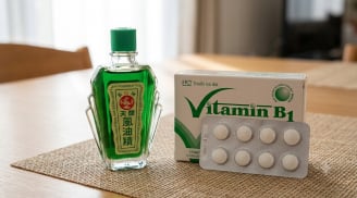 Trộn dầu gió với Vitamin B1: Mẹo cực hay giải quyết ngay nỗi ám ảnh của mọi gia đình khi mùa mưa tới