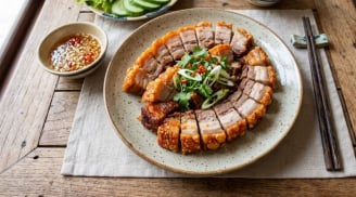Mẹo làm heo quay giòn bì: 2 bước quan trọng giúp bì nổ giòn, vàng ruộm