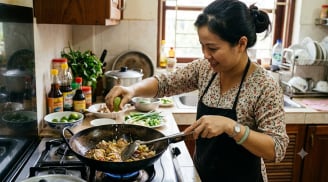 Vì sao bạn nên vắt vài giọt chanh vào chảo dầu trước khi chiên rán?