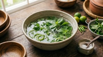 Ngâm rau nước muối để 'khử độc': 3 sai lầm ngớ ngẩn khiến rau thâm dập, mất sạch chất mà ai cũng mắc