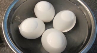 Có nên ngâm trứng vào nước lạnh khi vừa luộc xong?