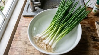 Mẹo bảo quản hành lá cả tháng vẫn tươi xanh, không bị nát