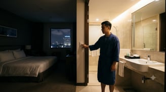 Vì sao bạn nên bật đèn phòng tắm khách sạn suốt đêm?