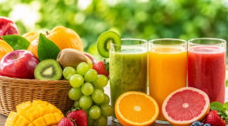 Nên ăn hoa quả hay uống nước ép sẽ giàu dinh dưỡng hơn?
