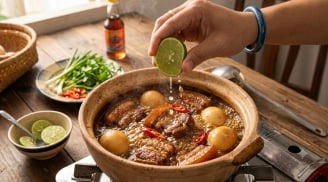 Vì sao nên vắt thêm vài giọt chanh khi làm thịt kho tàu?