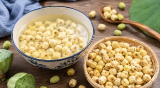 Hạt sen muốn bở bùi mà ngâm nước lạnh là sai, làm theo cách này hạt mềm nhanh, thơm ngon hơn