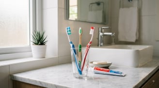 Bao lâu nên thay bàn chải đánh răng một lần? 5 dấu hiệu cho thấy bạn cần đổi bàn chải ngay