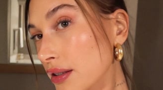 Routine dưỡng da tối giản giúp Hailey Bieber duy trì làn da căng bóng