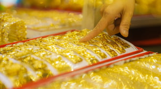 Cập nhật giá vàng sáng 14.8: Sóng ngầm lao dốc từ đêm qua, giá vàng trong nước đối diện rủi ro 'bốc hơi' mạnh!