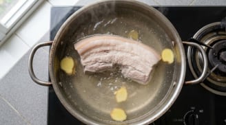 Tại sao luộc thịt nên thêm gừng?