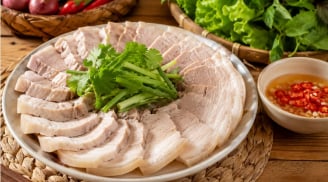 Thịt luộc muốn mềm mọng thơm, đầu bếp thường chú ý bước này ngay từ đầu
