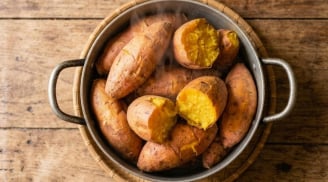 Luộc khoai thêm thứ này, khoai thơm ngon, ngọt lừ