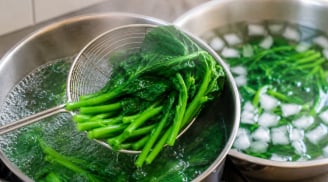 Luộc rau thế nào để rau xanh lâu mà không bị nhũn?