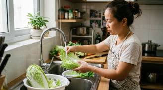 Chuyên gia cảnh báo: Đừng vội tin vào mẹo nhận biết rau ngâm hóa chất bằng mắt thường
