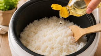 Tại sao nhiều người lại cho dầu ăn vào nấu cơm? Cách làm tưởng lạ nhưng lại có lý do bất ngờ