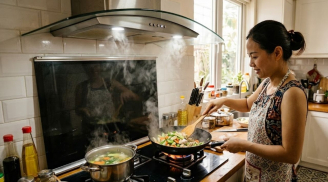 Bật máy hút mùi nên đóng hay mở cửa? Nhiều người làm sai mà không biết