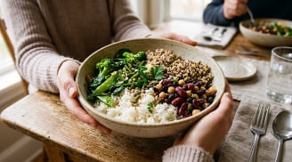 Thích ăn nhiều cơm cũng không cần bỏ: 3 cách đơn giản giúp bữa ăn cân bằng hơn