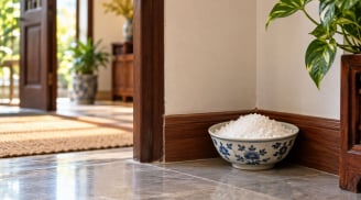 Vì sao nhiều gia đình đặt bát muối biển ở góc nhà?