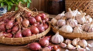 Đừng để hành tỏi vừa mua đã mọc mầm, mềm nhũn: 6 cách bảo quản lâu hỏng, ít thối móp