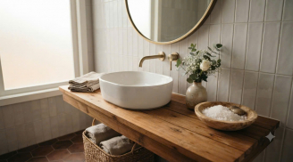 Vì sao nên đặt bát muối trắng trong nhà vệ sinh