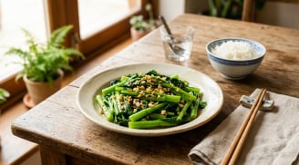 Loại rau quen thuộc ở chợ Việt đang vào mùa, giàu kali và canxi, hợp bữa cơm ngày hanh khô