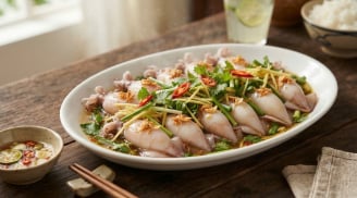 Thả thứ này vào hấp mực: Mực chắc thịt giòn sần sật, hết sạch mùi tanh
