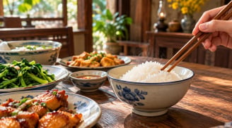Vì sao người xưa kiêng gõ thìa đũa vào bát khi ăn cơm?