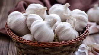 Vì sao nên đặt tỏi trong khu vực nhà bếp?