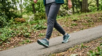 5 thói quen khi đi bộ khiến đầu gối nhanh đau mỏi, nhiều người vẫn mắc mỗi ngày