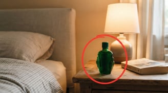 Vì sao nên để một lọ dầu gió ở đầu giường?