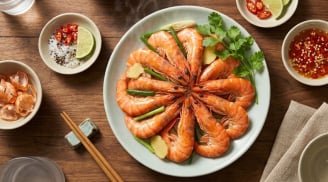 Nên luộc tôm cùng gia vị gì để khử tanh, thịt tôm đỏ au, chắc ngọt?