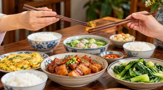 Vì sao người xưa dặn khi ăn cơm tránh gắp nối đũa, tuyệt đối không cắm đũa thẳng vào bát?