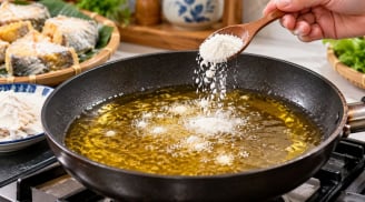 Vì sao nhiều người cho bột vào chảo dầu trước khi chiên rán?