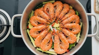 Cách luộc tôm không cần nước, thịt chắc ngọt, lên màu đỏ au