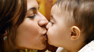 Những loại virut, bệnh tật có thể lây truyền qua nụ hôn của người lớn dành cho trẻ nhỏ