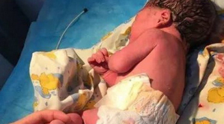 Phẫn nộ: Bé trai mới sinh bị mẹ nhẫn tâm vứt vào thùng rác