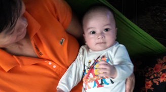 Thương tâm: Bé trai 1 tháng tuổi kháu khỉnh, bụ bẫm bị bỏ rơi