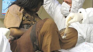 Xác ướp bí ẩn 500 năm tuổi còn nguyên tóc và lông mày được khai quật