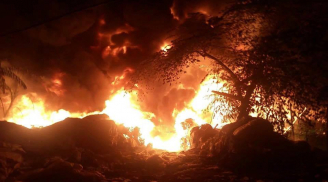 Lại  thêm một đám cháy lớn tại xưởng nhựa làng Trung Văn