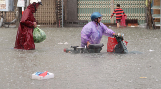 Thương tâm mưa lũ miền Trung: Hơn chục người chết, mất tích, hàng trăm ngôi nhà ngập lụt