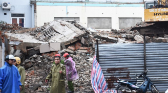 NÓNG: Sập trụ sở báo cũ Đà Nẵng, ít nhất 2 người tử vong