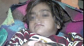 Phẫn nộ tột cùng: Phát hiện bé gái 6 tuổi nằm thoi thóp dưới cống sau khi bị hãm hiếp, cắt cổ