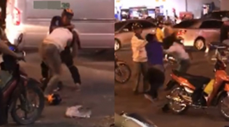 Đôi nam nữ chửi mắng, đánh đập nhau giữa phố khiến cộng đồng mạng xôn xao