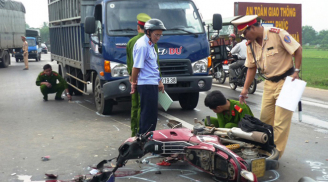 Tai nạn giao thông 29 Tết: Mẹ nguy kịch, con 1 tuổi chết tức tưởi, cả gia đình gào khóc