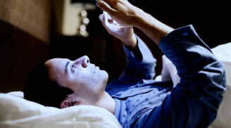 Cảnh báo: Vỡ giác mạc vì sử dụng smartphone trong đêm chị em cần hết sức lưu ý