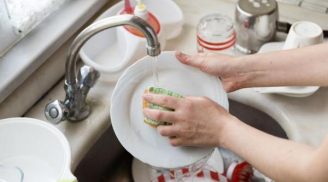 Sai lầm nghiêm trọng khi rửa bát cực hại cho sức khoẻ cả nhà