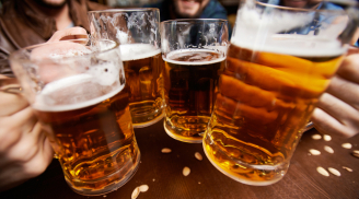 Sai lầm khi uống bia bạn buộc phải bỏ ngay nếu không muốn đi viện