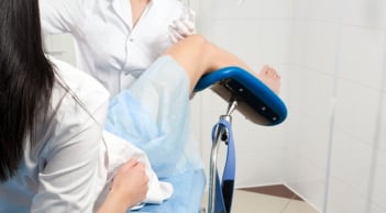 6 kiểu 'yêu đương' của chồng làm hại tử cung của vợ, nhiều người viêm nhiễm nặng